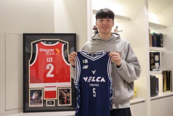 卓信宝配资 韩国男篮头号主力李贤重：希望两场世预赛都能战胜中国队